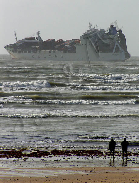 Porte-conteneurs  échoué au large de l'Ile de Ré (24 Octobre2006)